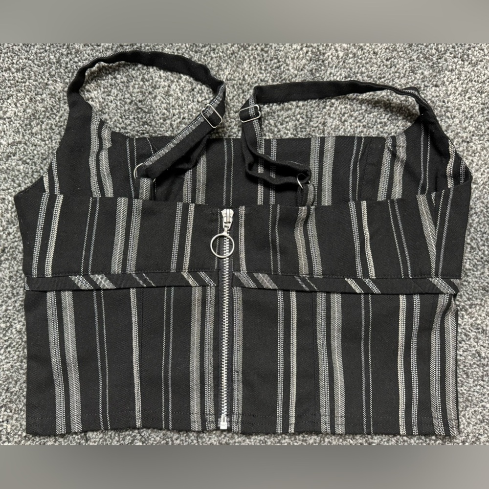 Urban Outfitters Black Pinstripe Spaghetti Strap Crop Top Size Small. - Picture 3 of 5